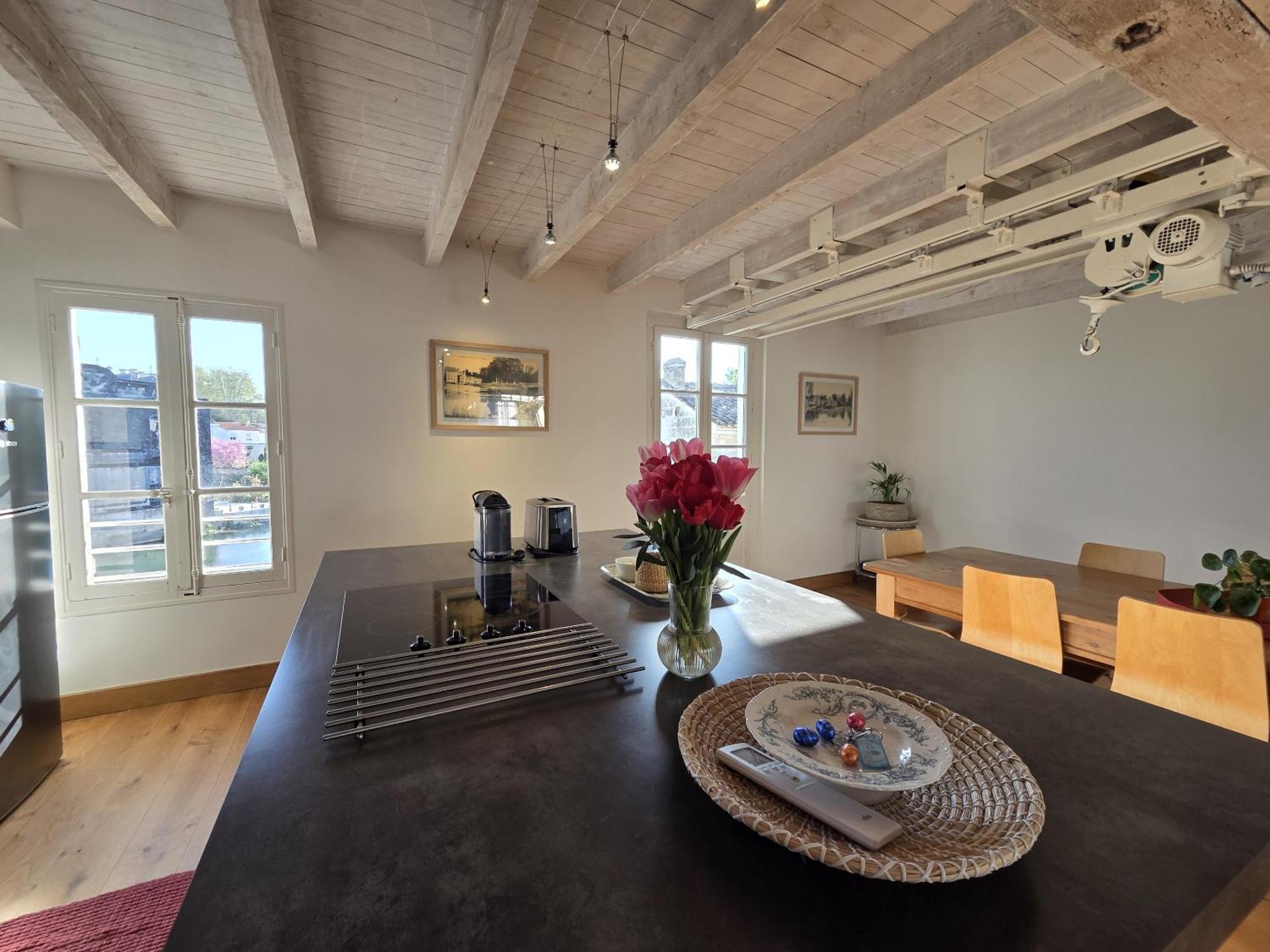 Quai 3 Loft Moderne Et Lumineux Les Pieds Dans L'Eau Apartment Jarnac Room photo