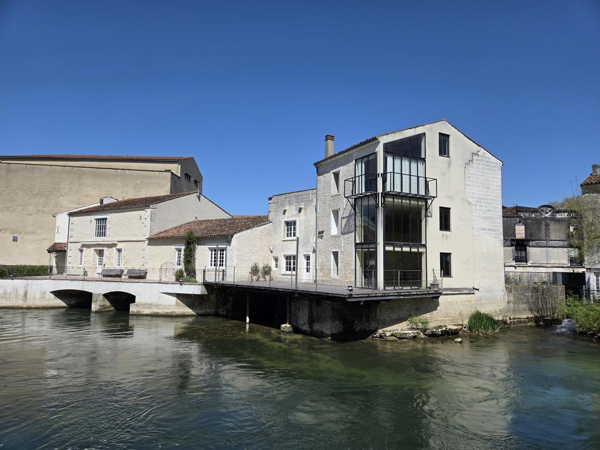 Quai 3 Loft Moderne Et Lumineux Les Pieds Dans L'Eau Apartment Jarnac Exterior photo